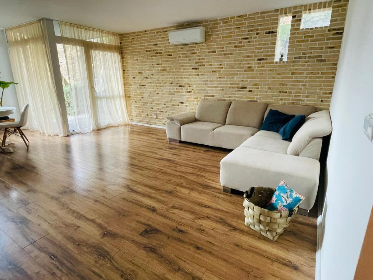70M2 Romantic Living In The Old Town With Garden Bratislava Exterior photo