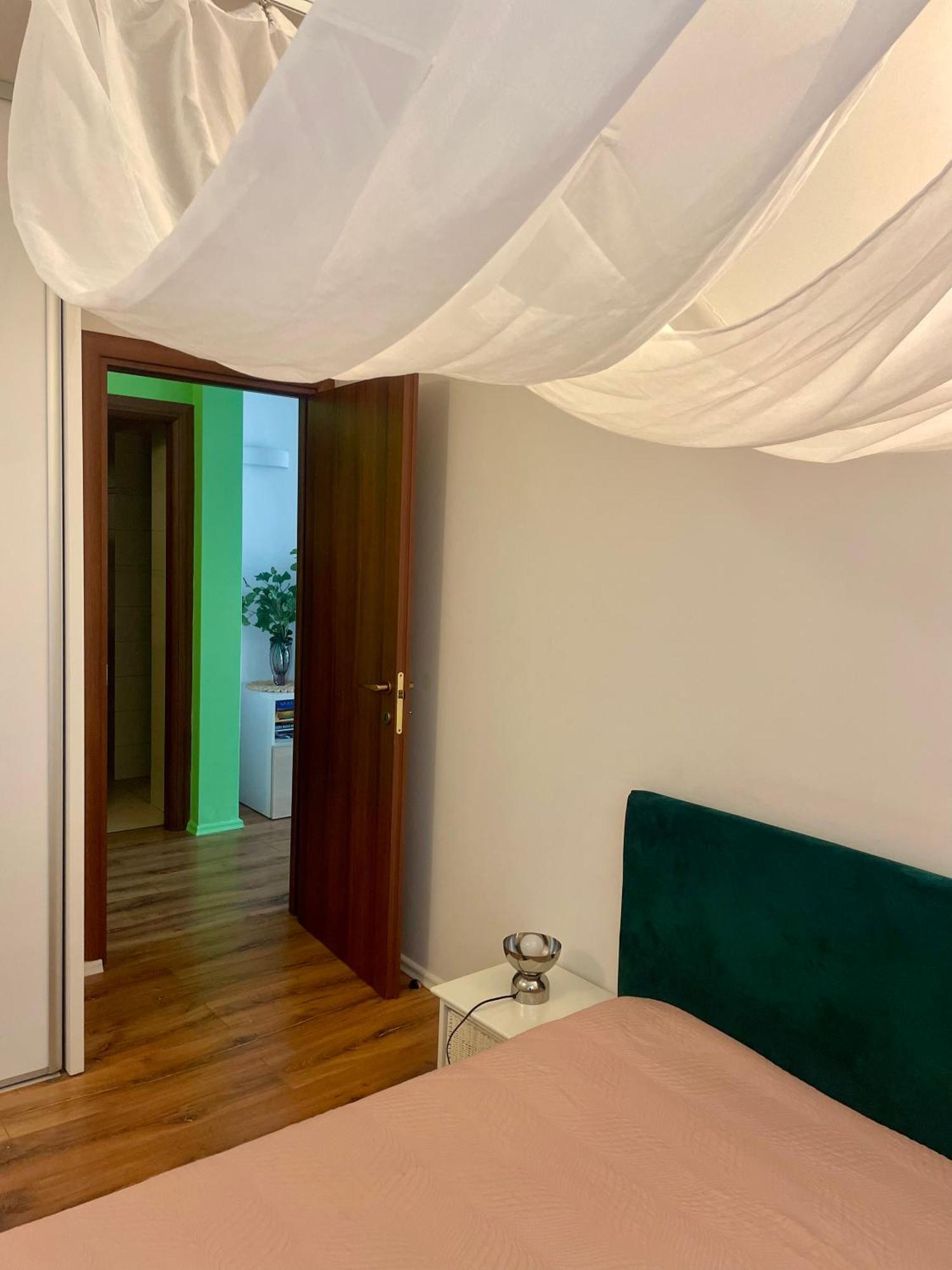 70M2 Romantic Living In The Old Town With Garden Bratislava Exterior photo